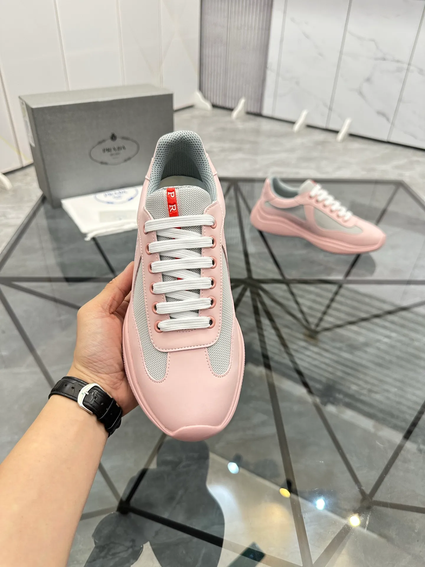 Men's shoes: 💰P360¥ Product trademark: Prada *"Prada*" low-top casual shoes Regular size: 35-47 (can be customized to 48) couple style Product materials: imported silk leather upper, breathable lining, original outsole. Number: 943
